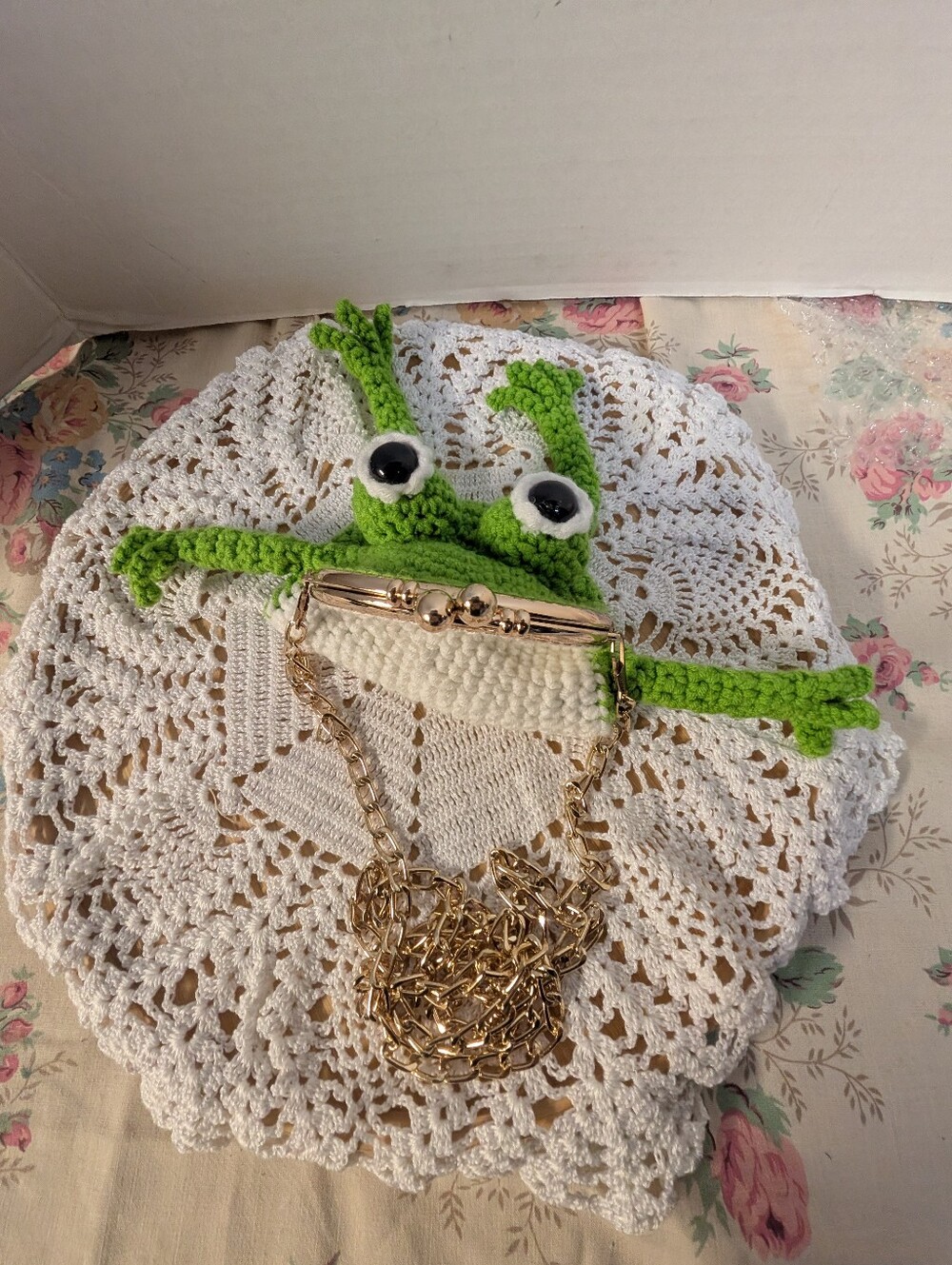 Crochet Handmade Green Frog Cotton Knit Bag Shoulder Bag Kiss Lock Purse
